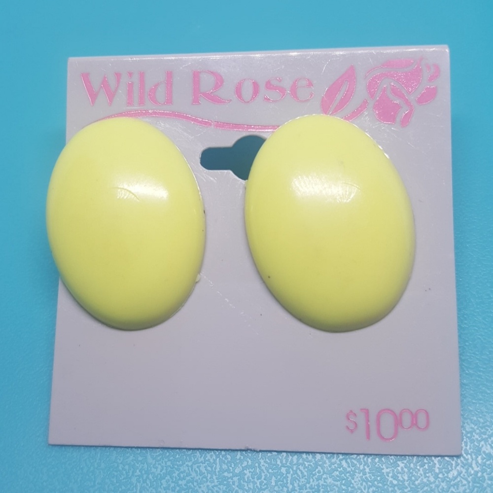 Wild rose yellow stud earrings